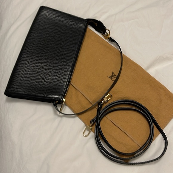 Authentic Louis Vuitton Epi Pochett - Picture 3 of 5
